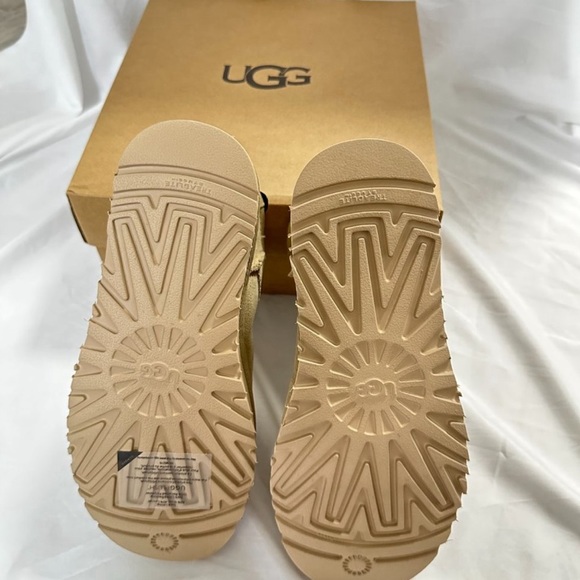 UGG Ultra Mini - Picture 4 of 10